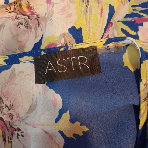 ASTR THE BRAND WMN'S Sz S Floral Cold Sholder V Neck Wrapped Lined Romper Summer - Picture 9 of 11